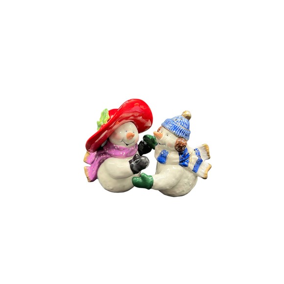 Hugging Snowmen One in Red Hat & One in Blue To Keep Your Salt & Pepper Fun - Picture 1 of 3